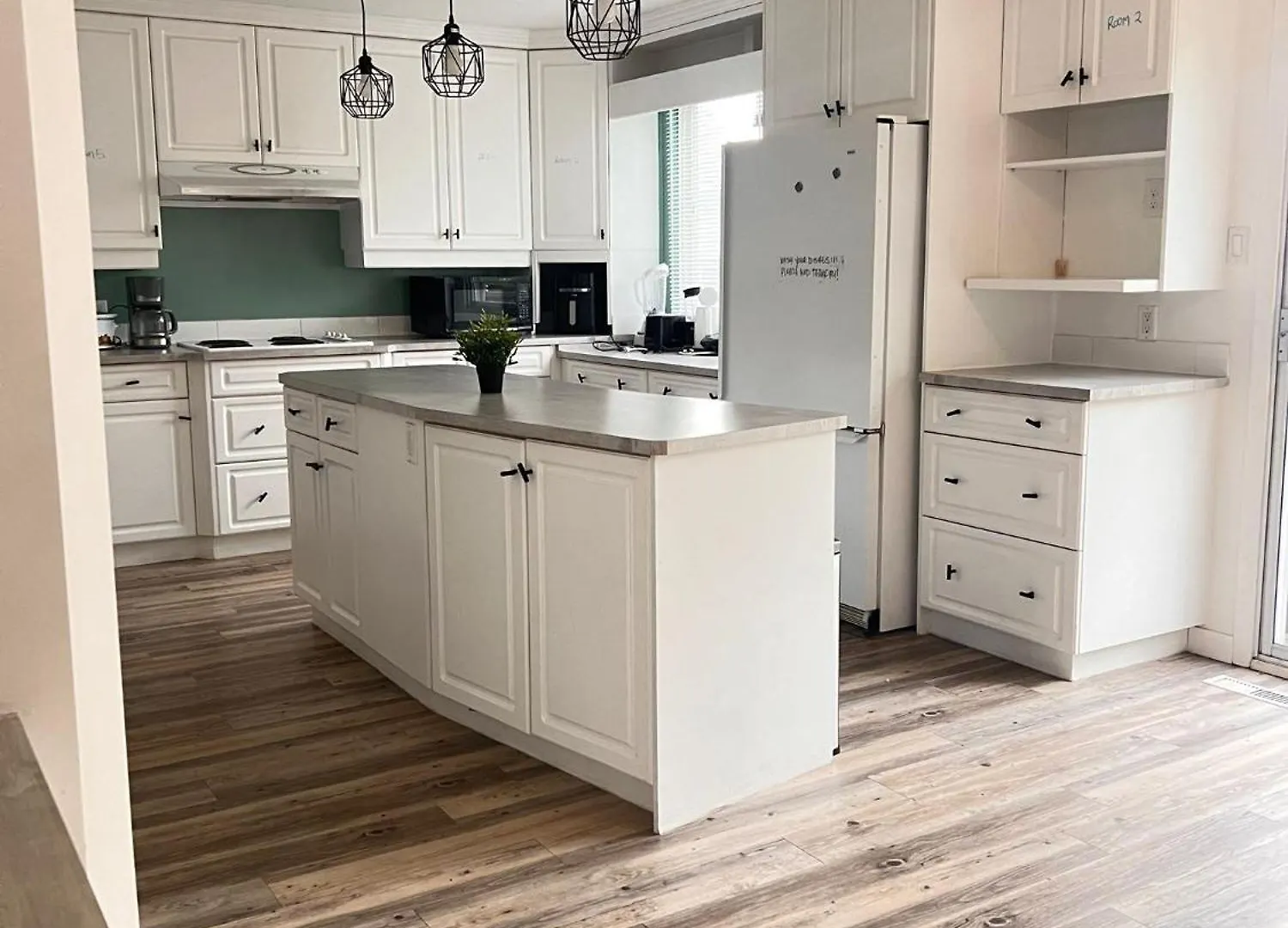 Elsichy Stay Cozy Home - Sleeps 10- Near West Edmonton Mall Apartment