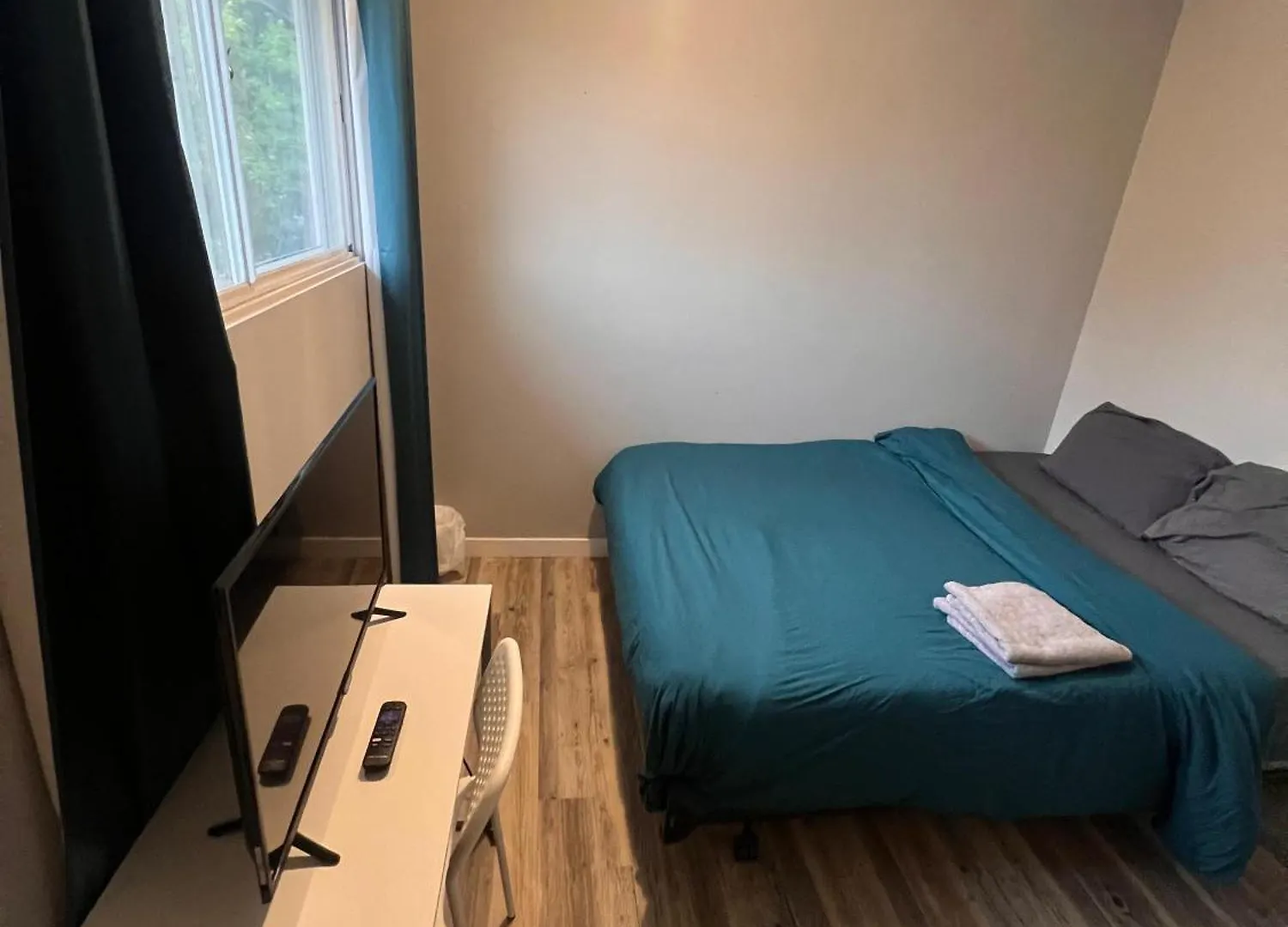 Elsichy Stay Cozy Home - Sleeps 10- Near West Edmonton Mall Apartment