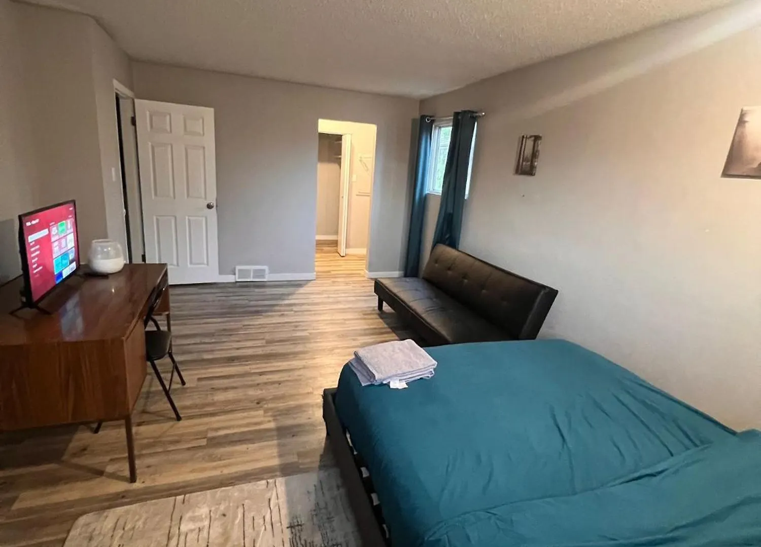 Elsichy Stay Cozy Home - Sleeps 10- Near West Edmonton Mall