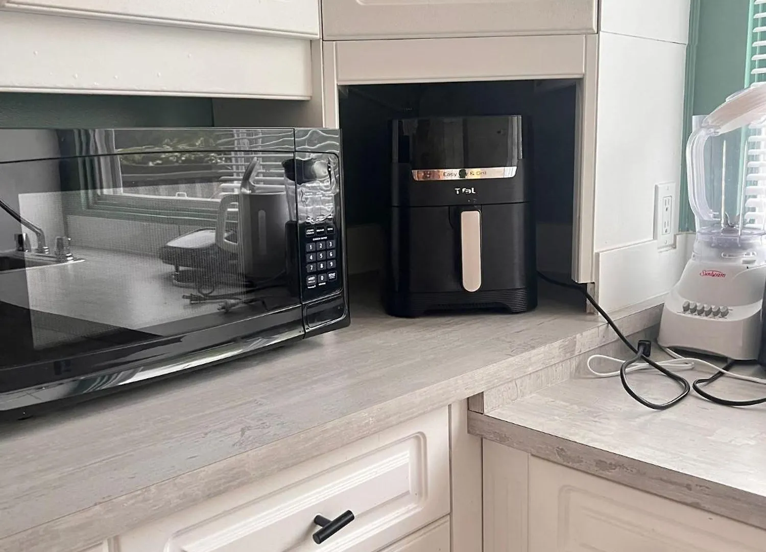 Apartment Elsichy Stay Cozy Home - Sleeps 10- Near West Edmonton Mall