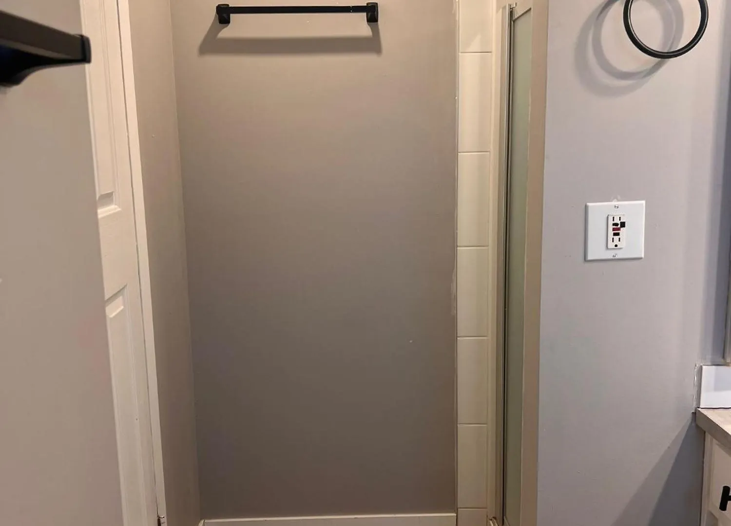 Elsichy Stay Cozy Home - Sleeps 10- Near West Edmonton Mall Canada