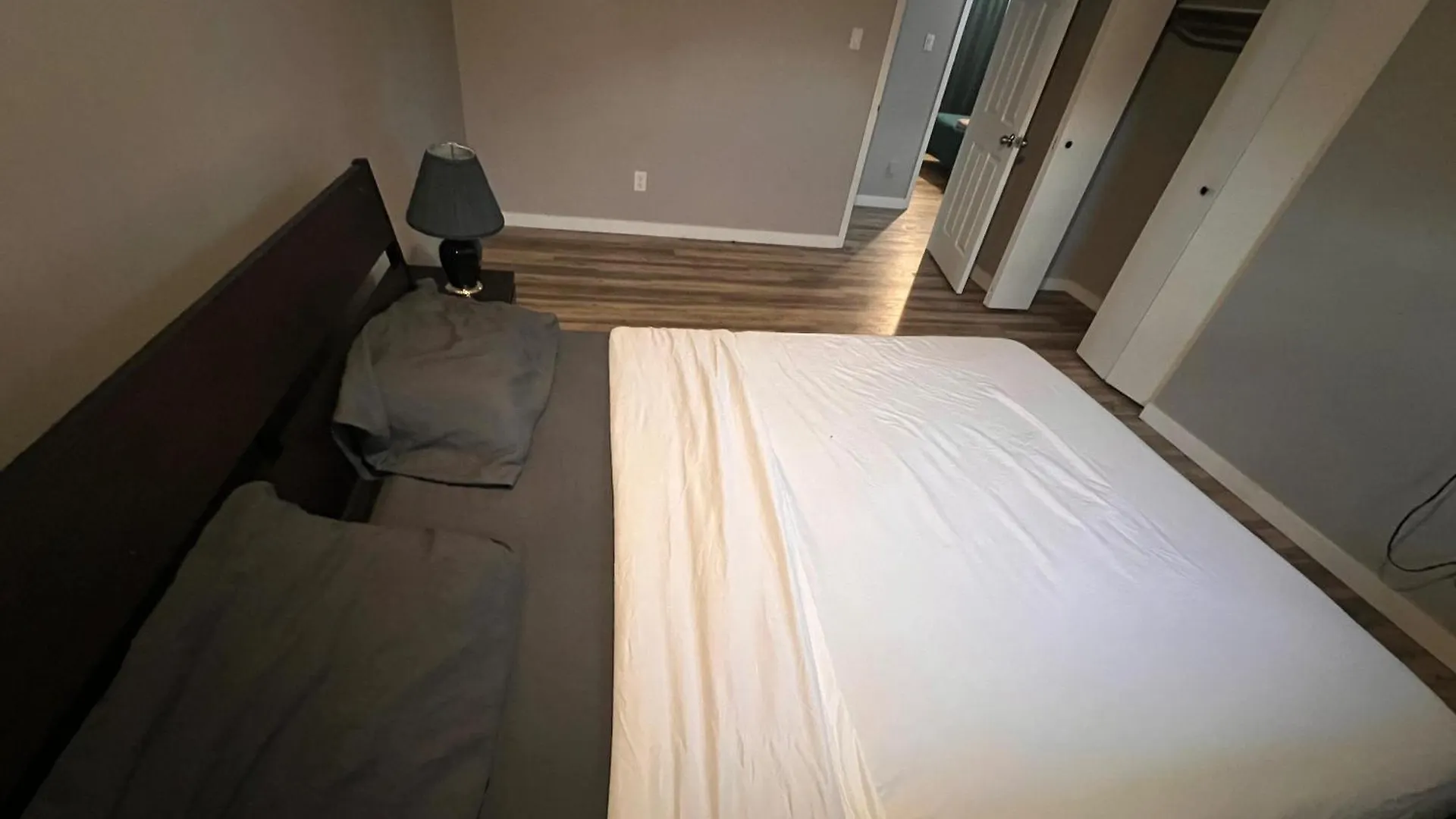 Elsichy Stay Cozy Home - Sleeps 10- Near West Edmonton Mall 0*,  Canada