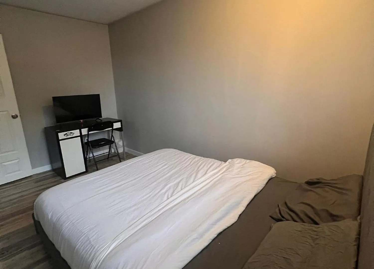 Apartment Elsichy Stay Cozy Home - Sleeps 10- Near West Edmonton Mall