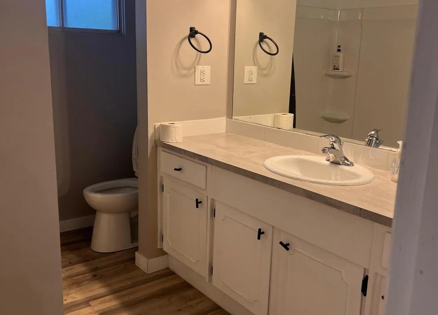 Elsichy Stay Cozy Home - Sleeps 10- Near West Edmonton Mall Apartment