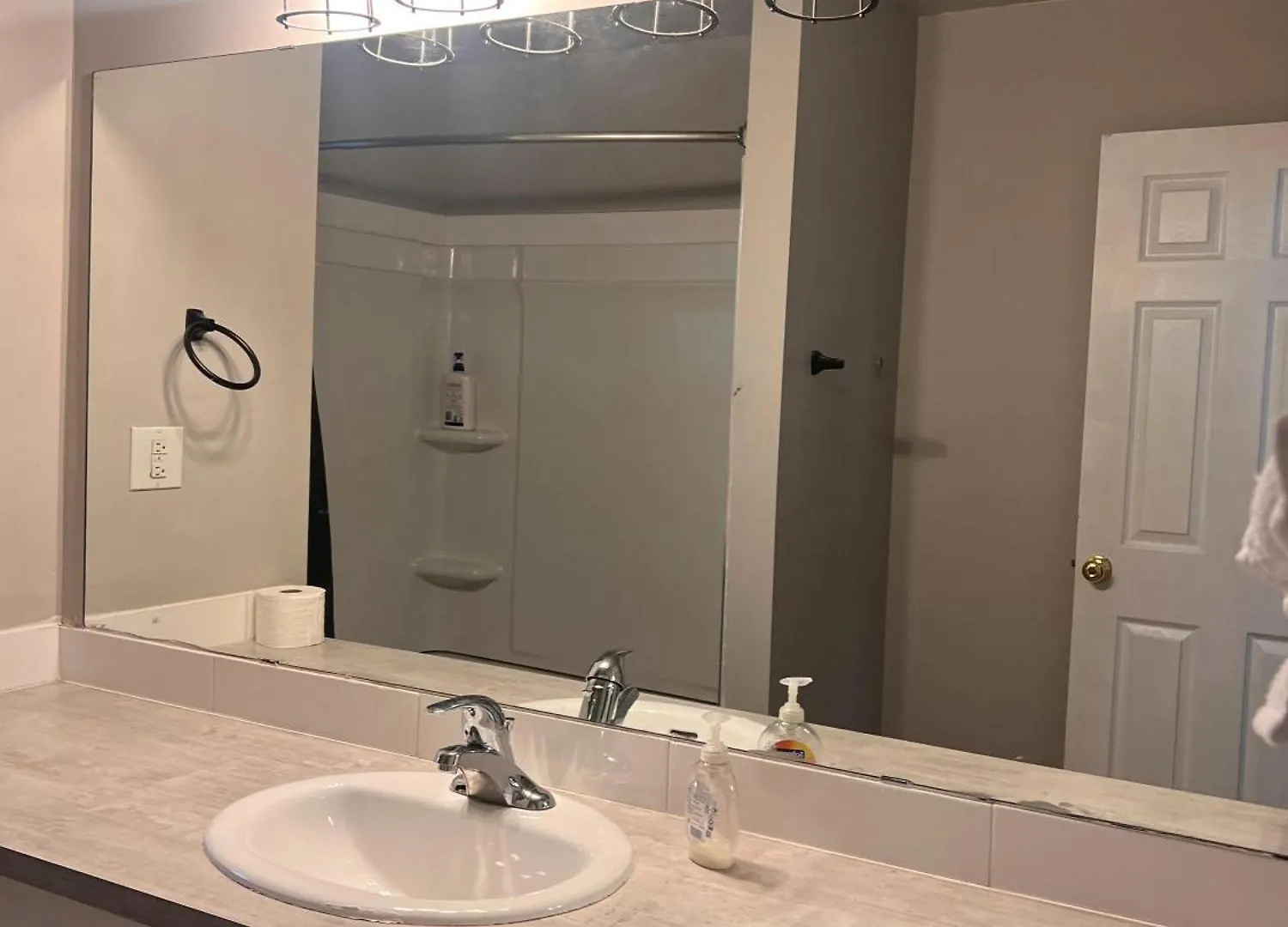Elsichy Stay Cozy Home - Sleeps 10- Near West Edmonton Mall 0*,