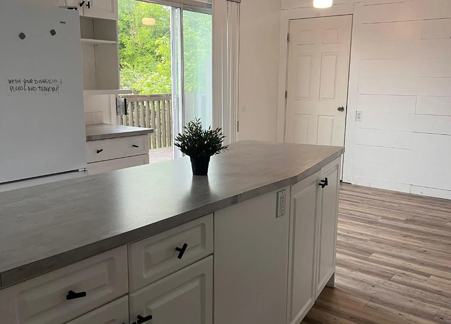 Elsichy Stay Cozy Home - Sleeps 10- Near West Edmonton Mall Canada